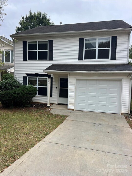 7442 Lady Liberty Ln in Charlotte, NC - Foto de edificio