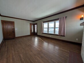 2115 Lewis Dr in Lakewood, OH - Building Photo - Building Photo