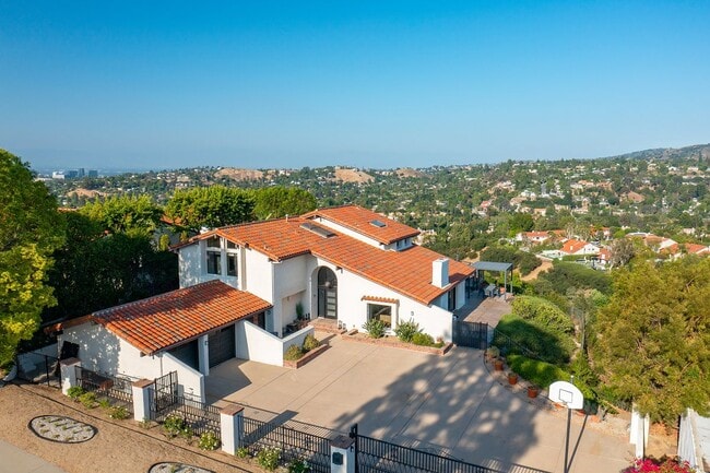 4372 Park Vicente in Calabasas, CA - Building Photo - Building Photo