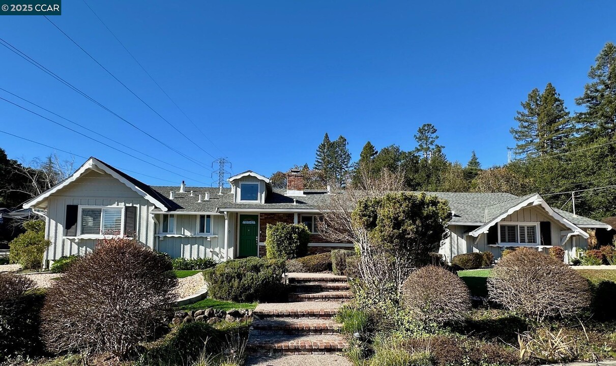 3 Crown Ct in Orinda, CA - Building Photo