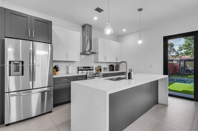 2755 SW 2nd St in Miami, FL - Building Photo - Building Photo