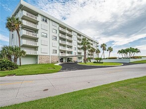 4049 Ocean Dr in Vero Beach, FL - Building Photo - Building Photo