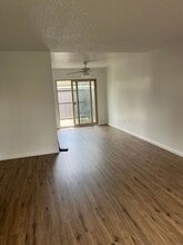 215 Floyd Ave in Modesto, CA - Building Photo - Building Photo