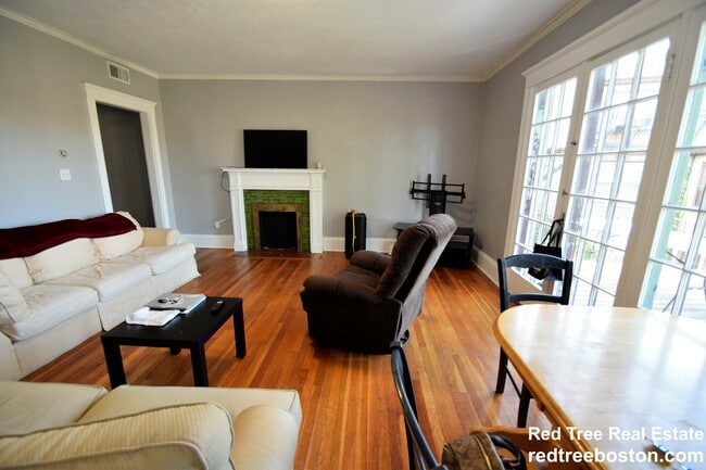 229 Chestnut Hill Ave, Unit 1