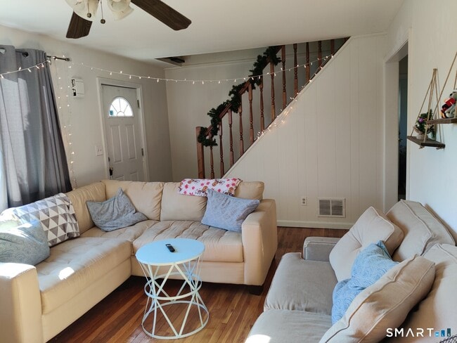 100 Loftus Cir in Bridgeport, CT - Building Photo - Building Photo