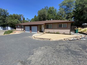 2879-2881 Acacia Way in Placerville, CA - Building Photo - Building Photo