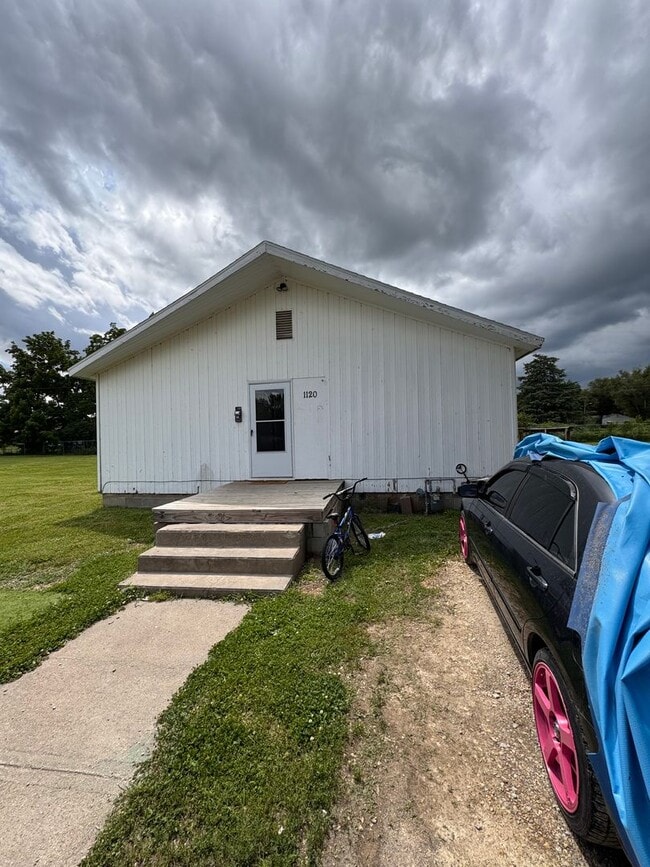property at 1120 N Eisenhower Dr