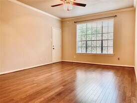 2255 Braeswood Park Dr in Houston, TX - Building Photo
