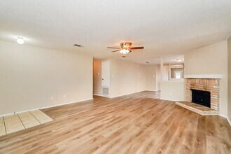 541 Magdalen Ave, Unit 7015 in Crowley, TX - Foto de edificio - Building Photo