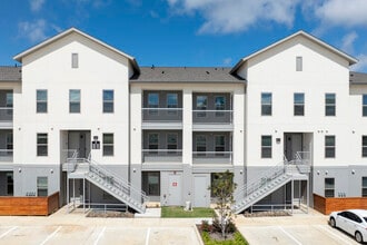 Alta Sergeant in Conroe, TX - Foto de edificio - Building Photo