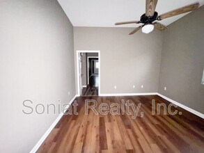 2433 St Anthony St in New Orleans, LA - Building Photo - Building Photo