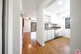 1425 W 12th St in Los Angeles, CA - Building Photo - Building Photo