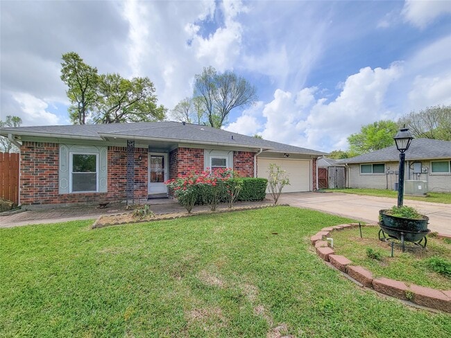 12611 Dermott Dr in Houston, TX - Building Photo - Building Photo