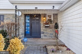 410 Barby Ln in Cherry Hill Township, NJ - Building Photo - Building Photo