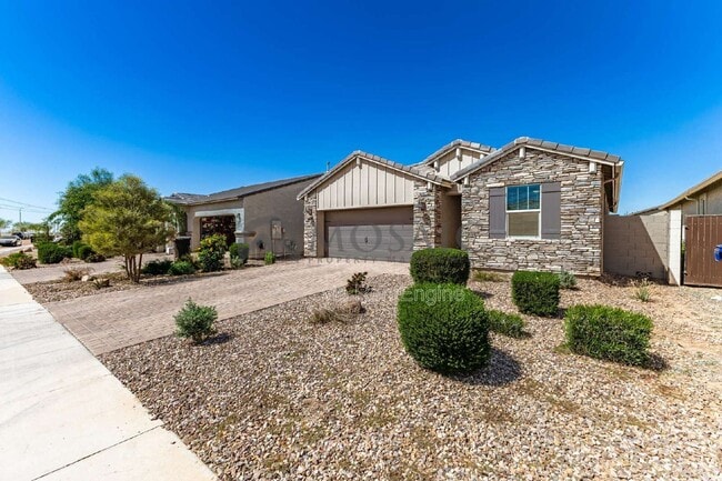 12116 W Wier Ave in Tolleson, AZ - Building Photo - Building Photo