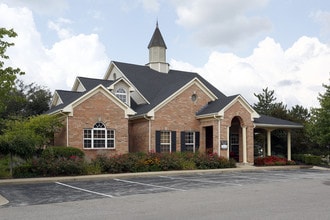 Steeplechase at Shiloh Crossing in Avon, IN - Foto de edificio - Building Photo