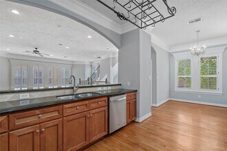 6124 Tyne St in Houston, TX - Foto de edificio - Building Photo