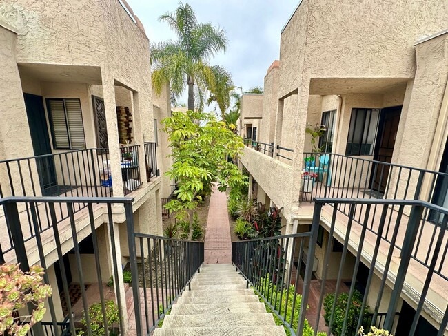 4671 Hamilton St in San Diego, CA - Foto de edificio - Building Photo