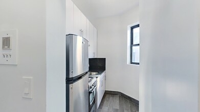 624 E 11th Street in New York, NY - Building Photo - Interior Photo