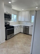 621 W Fletcher Ave in Orange, CA - Building Photo - Building Photo