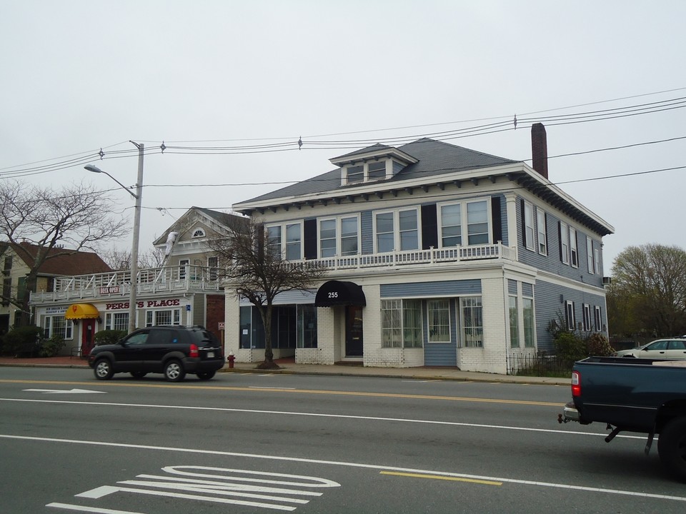 255 Main St in Hyannis, MA - Building Photo