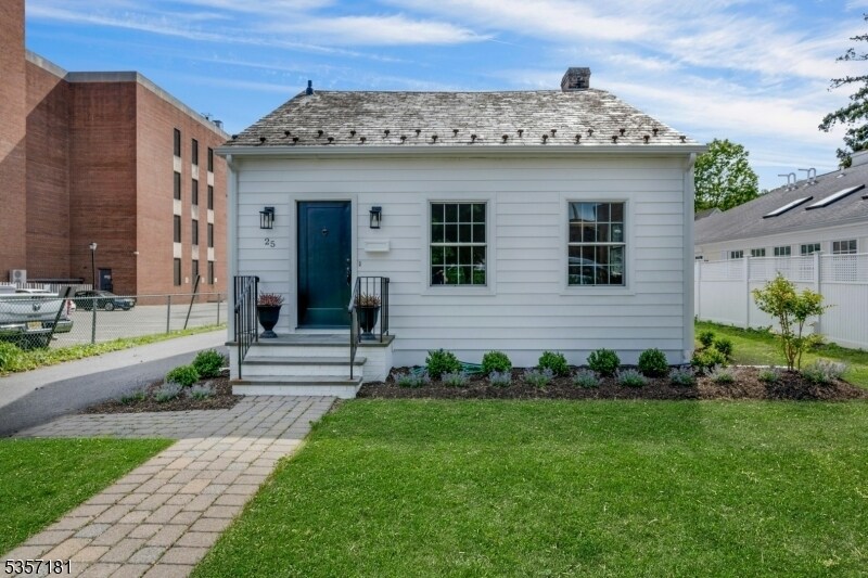 25 Maple Ave in Morristown, NJ - Building Photo