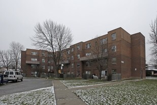 1055 Forestwood Dr in Mississauga, ON - Building Photo