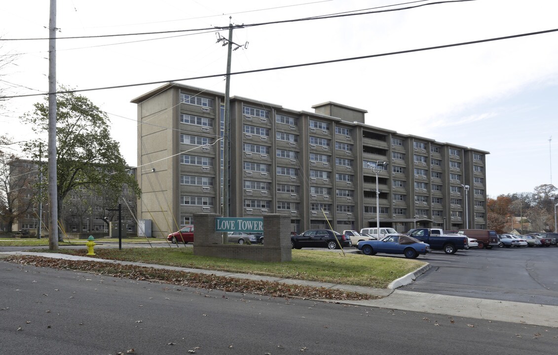 Guy B Love Towers in Knoxville, TN - Foto de edificio