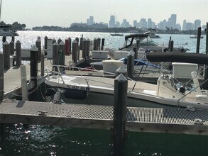 1500 Bay Rd in Miami Beach, FL - Building Photo - Building Photo