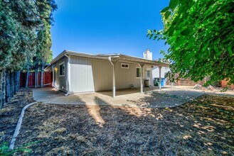 109 Hoxsie Ct in Folsom, CA - Foto de edificio - Building Photo