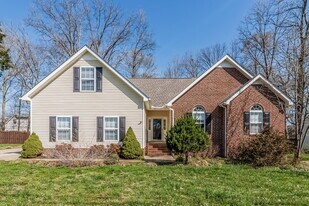 318 Gatewood Dr in Murfreesboro, TN - Building Photo