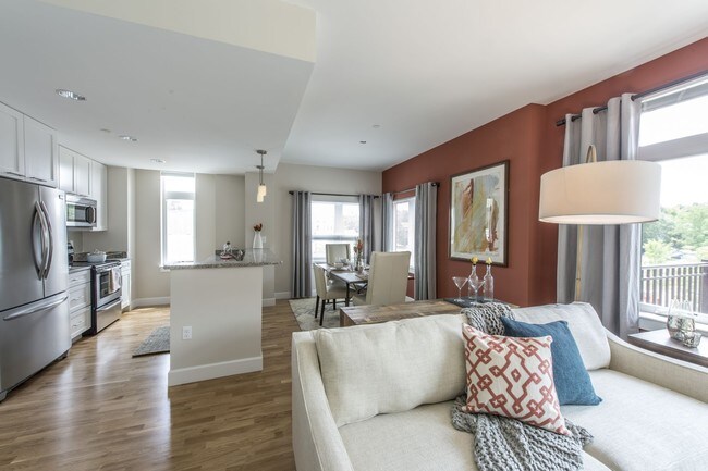 Brookside Square in Concord, MA - Foto de edificio - Building Photo