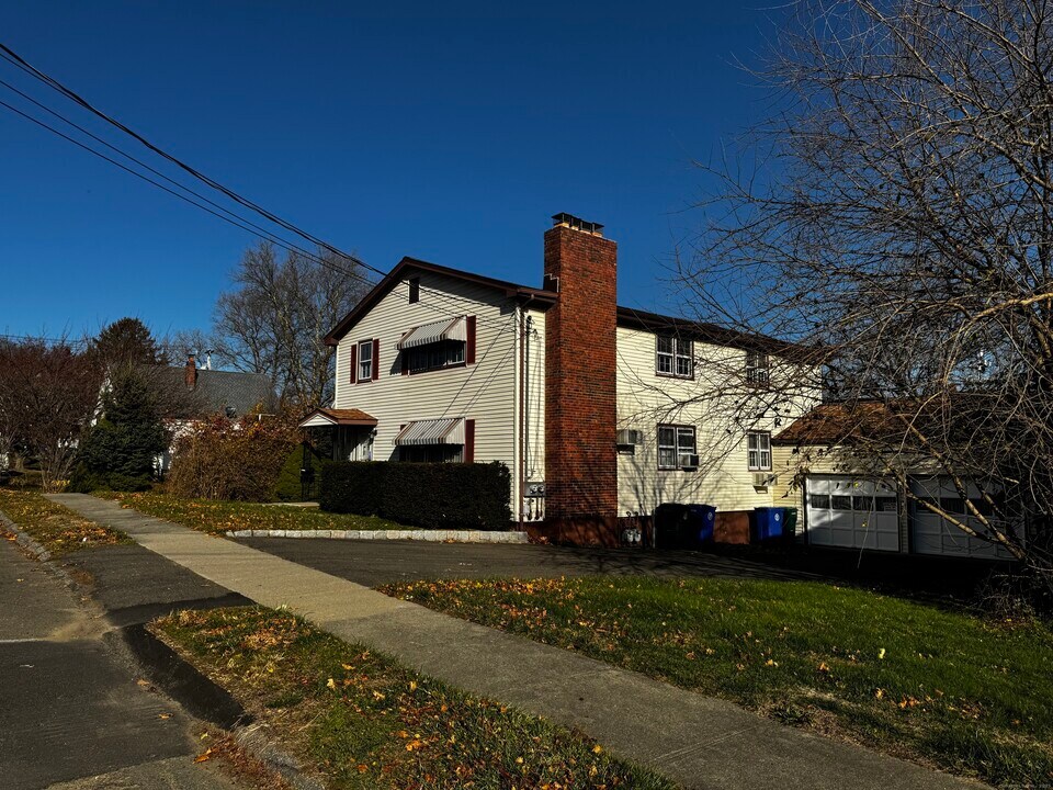 432 Wiklund Ave in Stratford, CT - Building Photo
