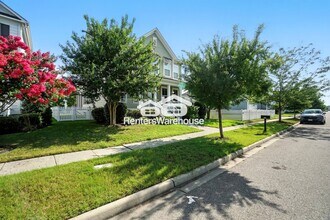 3304 Patrick Henry Dr in Chesapeake, VA - Foto de edificio - Building Photo