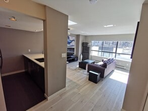 410-1060 Alberni St in Vancouver, BC - Building Photo - Building Photo