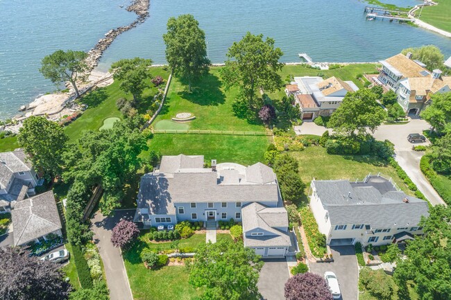 30 Rocky Point Rd in Greenwich, CT - Building Photo - Building Photo