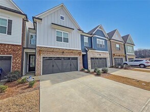 5316 Briggs St in Flowery Branch, GA - Building Photo - Building Photo