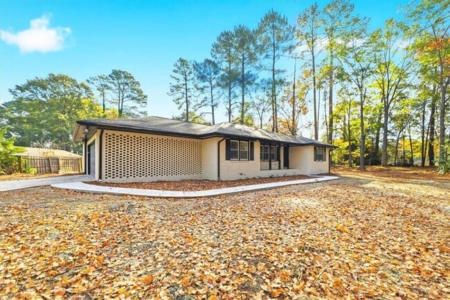 property at 3488 Richmond Dr SE