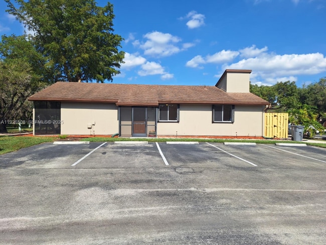 22295 Timberly Dr in Boca Raton, FL - Foto de edificio - Building Photo