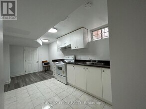 25 Gentry Crescent in Richmond Hill, ON - Building Photo - Building Photo