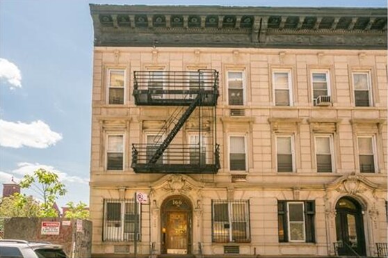 166 Franklin Ave in Brooklyn, NY - Building Photo