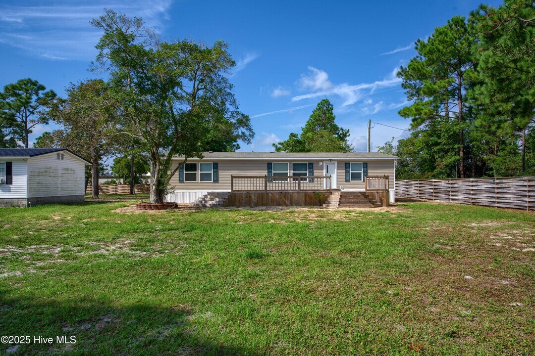 1181 CCC Rd in Sneads Ferry, NC - Building Photo