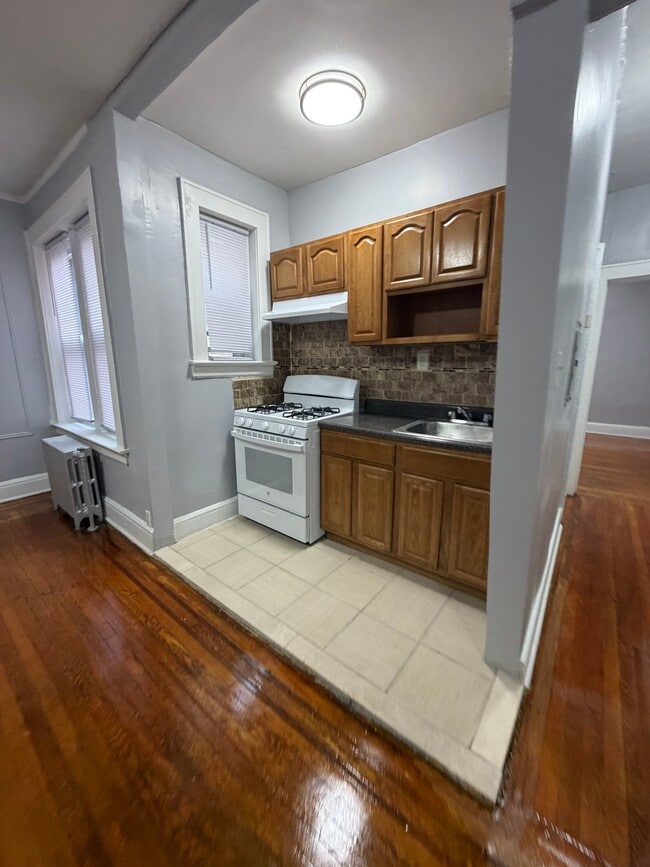 227 N Oraton Pkwy, Unit 307 in East Orange, NJ - Building Photo - Building Photo