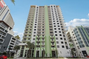 The Tropic in Hollywood, FL - Building Photo