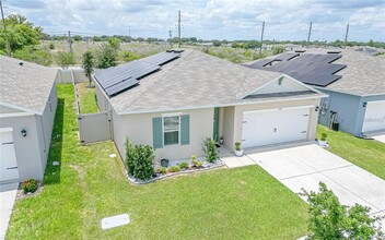 320 Boardwalk Ave in Haines City, FL - Foto de edificio - Building Photo