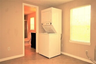 422 W Burleson St in Wharton, TX - Building Photo - Building Photo