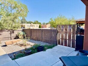 2433 Valencia Dr NE in Albuquerque, NM - Building Photo - Building Photo