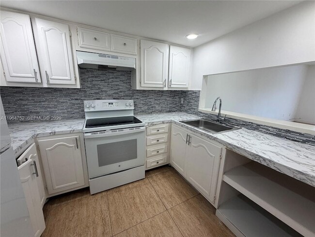 13685 NE 10th Ave, Unit 304 in North Miami, FL - Foto de edificio - Building Photo