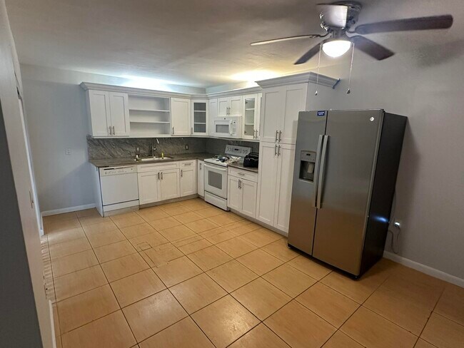 417 4th Ln in Palm Beach Gardens, FL - Building Photo - Building Photo