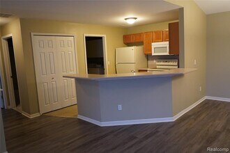 44036 Rushcliffe Dr in Sterling Heights, MI - Building Photo - Building Photo